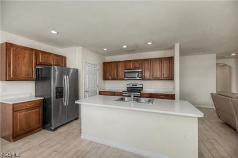 152 SE 27th Ter, Cape Coral FL - photo 8 of 38