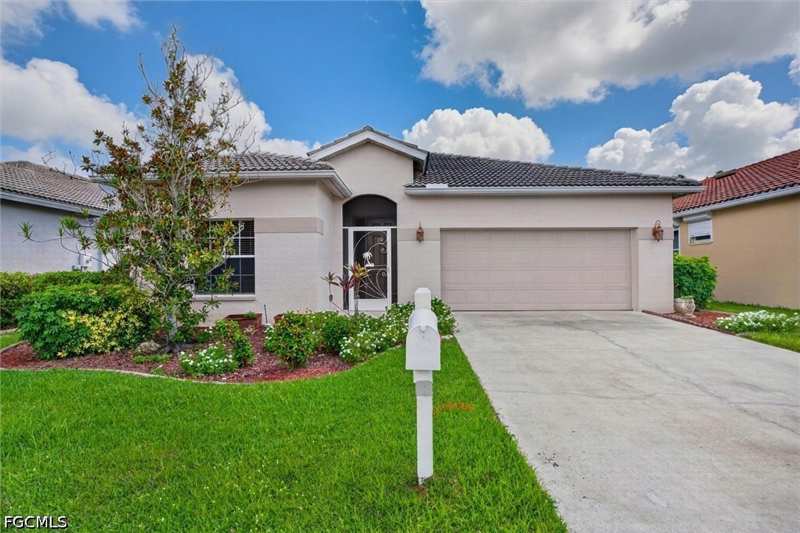 3 bedroom SingleFamilyResidence at 11237 Lakeland Cir, Silverlakes, Fort Myers — photo 1