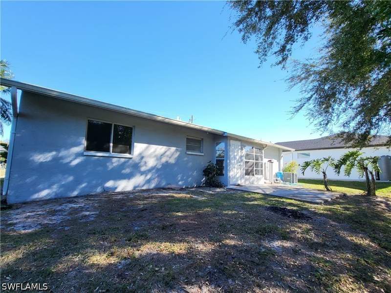 2 bedroom SingleFamilyResidence at 6143 Hester Ave, Fort Myers, Fort Myers — photo 2