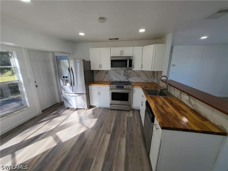 2 bedroom SingleFamilyResidence at 6143 Hester Ave, Fort Myers, Fort Myers — photo 4