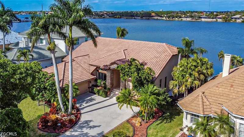 3 bedroom SingleFamilyResidence at 5160 Harborage Dr, Harborage, Fort Myers — photo 1