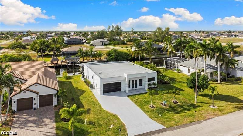 3 bedroom SingleFamilyResidence at 1030 NW 39th Ave, Cape Coral, Cape Coral — photo 3