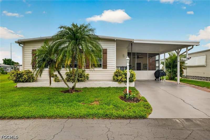 2 bedroom ManufacturedHome at 820 Peaceful Dr, Lazy Days Mobile Village, North Fort Myers — photo 1