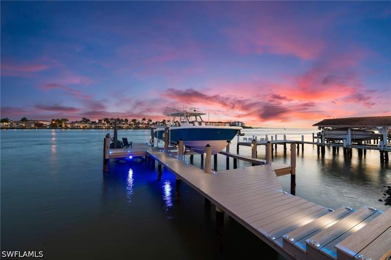 4 bedroom SingleFamilyResidence at 18 Pelican St E, Isles Of Capri, Naples — photo 3