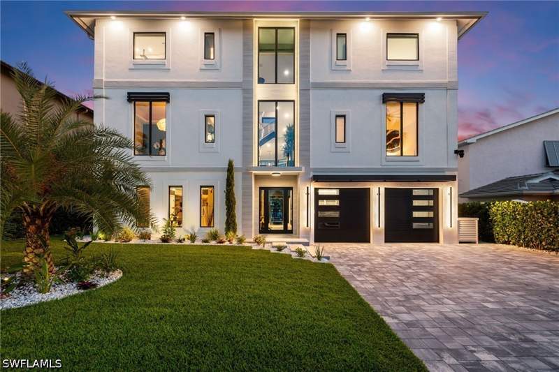 4 bedroom SingleFamilyResidence at 18 Pelican St E, Isles Of Capri, Naples — photo 4