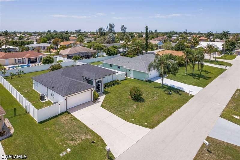 3 bedroom SingleFamilyResidence at 610 SE 21st Ln, Cape Coral, Cape Coral — photo 2