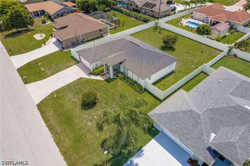 3 bedroom SingleFamilyResidence at 610 SE 21st Ln, Cape Coral, Cape Coral — photo 5