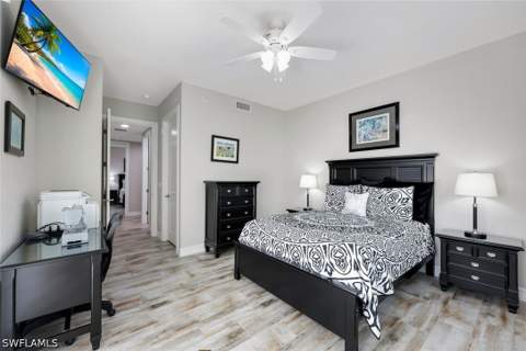 7801 Hawthorne Dr 2701, Naples FL - photo 12 of 37
