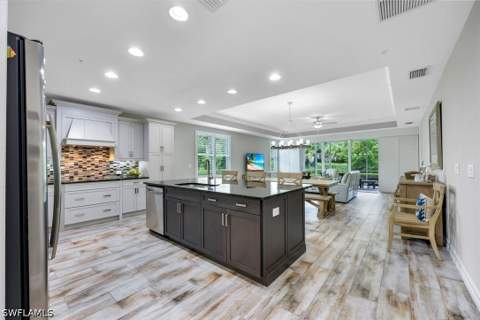 7801 Hawthorne Dr 2701, Naples FL - photo 6 of 37