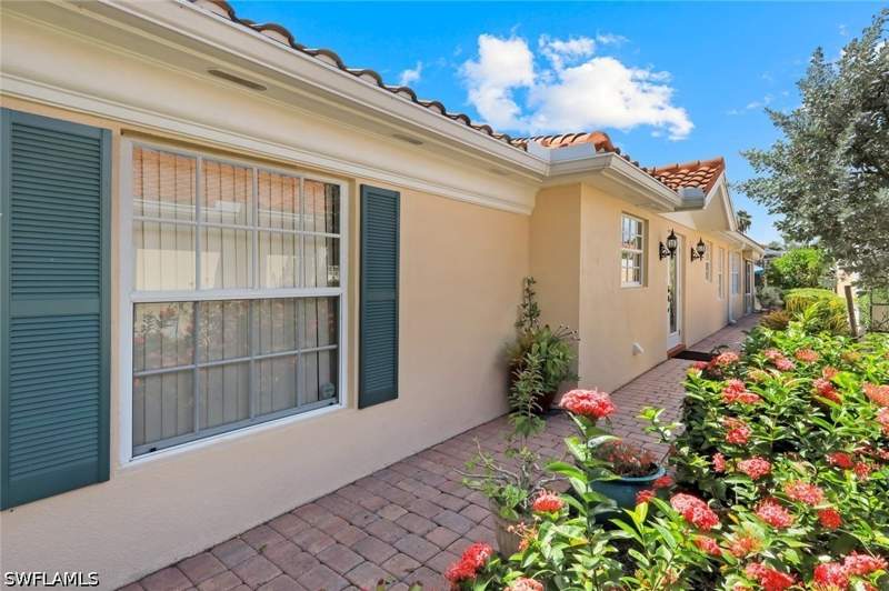 2 bedroom Attached at 5425 Guadeloupe Way, Island Walk, Naples — photo 3