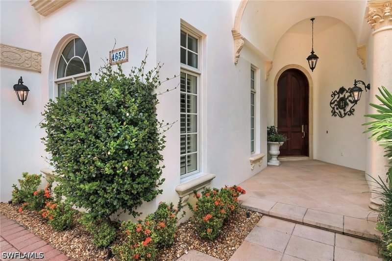 3 bedroom SingleFamilyResidence at 4650 Via Roma, Las Palmas, Estero — photo 2