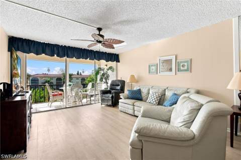 1087 Forest Lakes Dr 302, Naples FL - photo 7 of 32