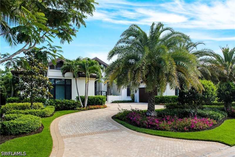 4 bedroom SingleFamilyResidence at 595 Regatta Rd, Moorings, Naples — photo 1
