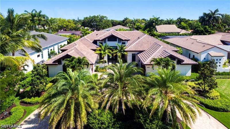 4 bedroom SingleFamilyResidence at 595 Regatta Rd, Moorings, Naples — photo 2