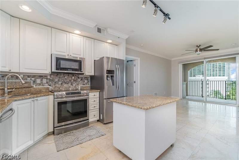 2 bedroom Condominium at 2825 Palm Beach Blvd 614, Alta Mar, Fort Myers — photo 3