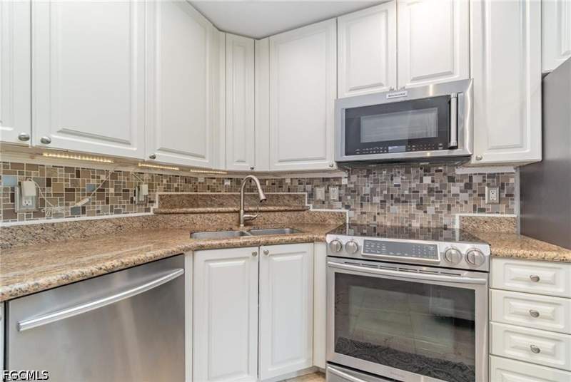 2 bedroom Condominium at 2825 Palm Beach Blvd 614, Alta Mar, Fort Myers — photo 4
