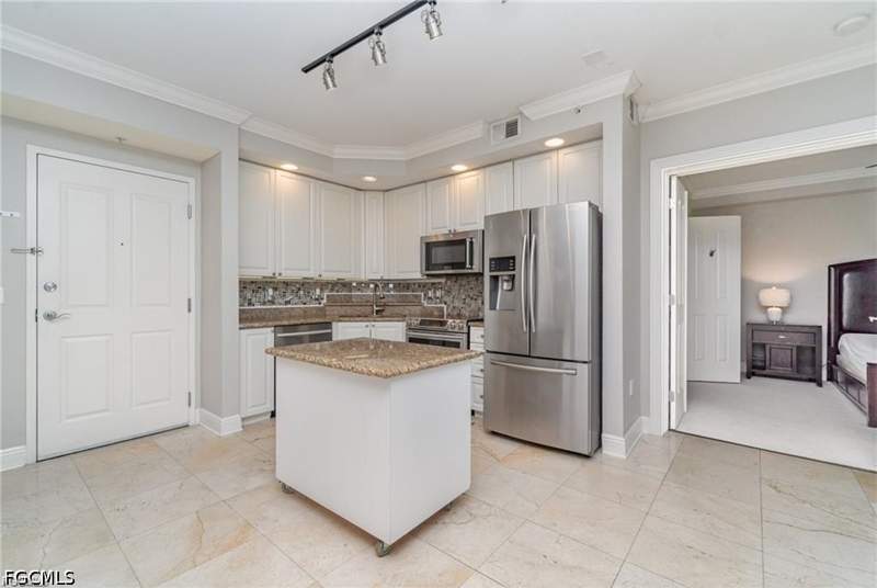 2 bedroom Condominium at 2825 Palm Beach Blvd 614, Alta Mar, Fort Myers — photo 5