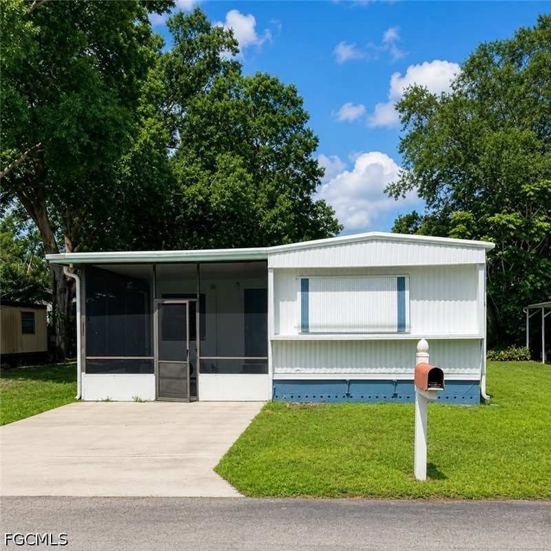 2 bedroom ManufacturedHome at 316 W Buell Dr, Fort Myers, Fort Myers — photo 1