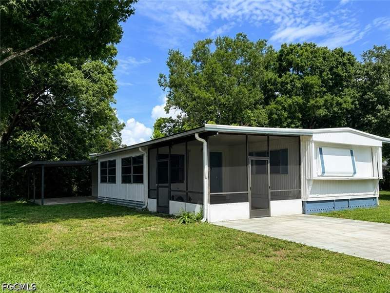 2 bedroom ManufacturedHome at 316 W Buell Dr, Fort Myers, Fort Myers — photo 2