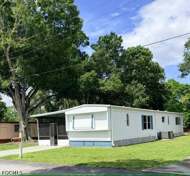 2 bedroom ManufacturedHome at 316 W Buell Dr, Fort Myers, Fort Myers — photo 3