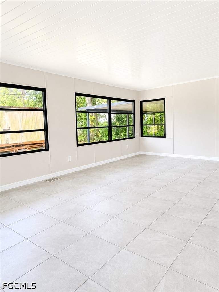 2 bedroom ManufacturedHome at 316 W Buell Dr, Fort Myers, Fort Myers — photo 5