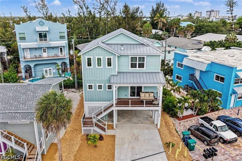 5 bedroom SingleFamilyResidence at 224 Fairweather Ln, El Sol, Fort Myers Beach — photo 2