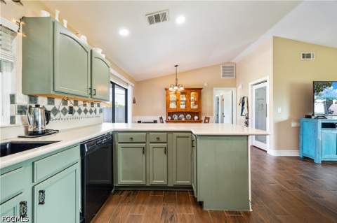 250 NE 10th Pl, Cape Coral FL - photo 13 of 33
