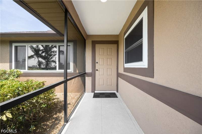 3 bedroom SingleFamilyResidence at 250 NE 10th Pl, Cape Coral, Cape Coral — photo 2