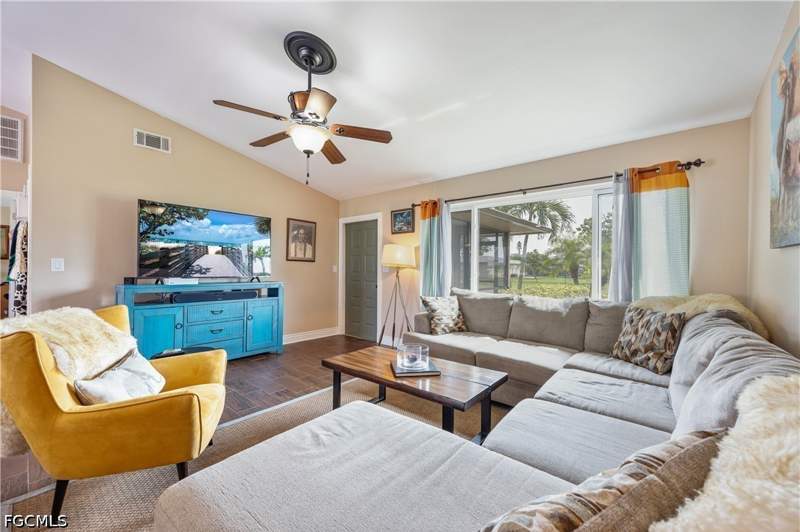 3 bedroom SingleFamilyResidence at 250 NE 10th Pl, Cape Coral, Cape Coral — photo 5