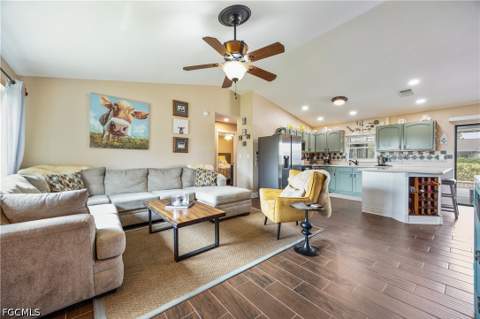 250 NE 10th Pl, Cape Coral FL - photo 6 of 33