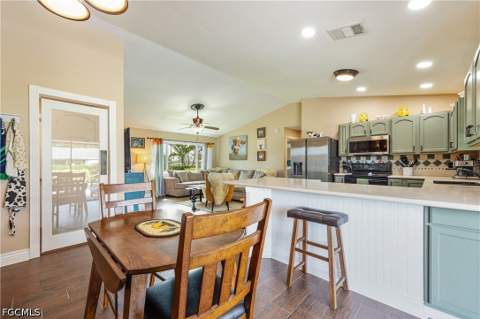250 NE 10th Pl, Cape Coral FL - photo 9 of 33