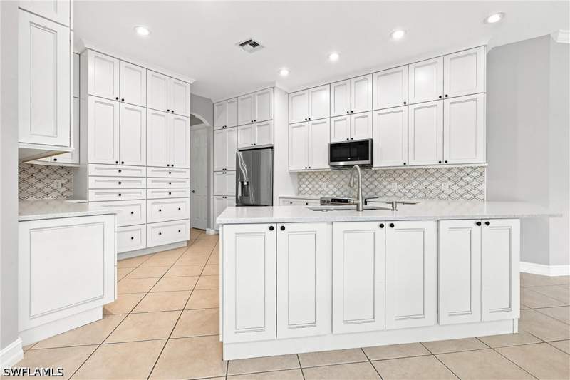 4 bedroom SingleFamilyResidence at 5120 Post Oak Ln, Banyan Woods, Naples — photo 4