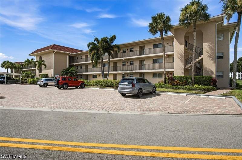 2 bedroom Condominium at 9 High Point Cir N 108, High Point Country Club, Naples — photo 2