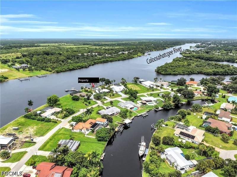 4 bedroom SingleFamilyResidence at 13808 River Forest Dr, River Forest, Fort Myers — photo 2