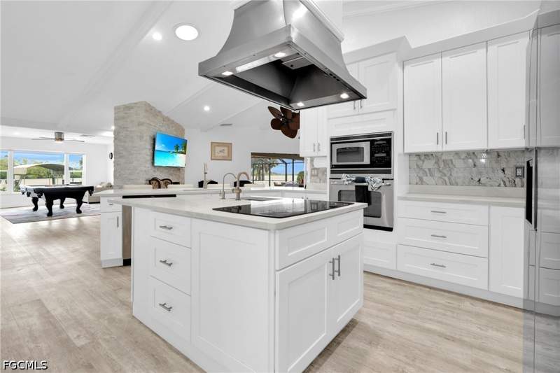 4 bedroom SingleFamilyResidence at 13808 River Forest Dr, River Forest, Fort Myers — photo 4
