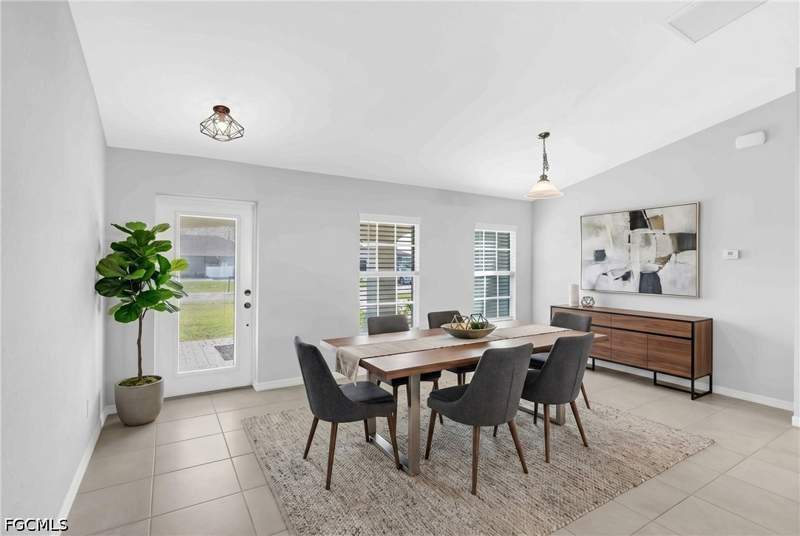 4 bedroom SingleFamilyResidence at 618 NE 2nd Pl, Cape Coral, Cape Coral — photo 4