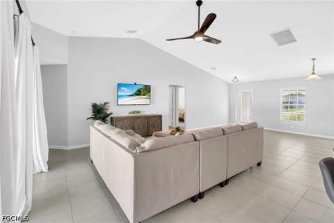 618 NE 2nd Pl, Cape Coral FL - photo 8 of 34