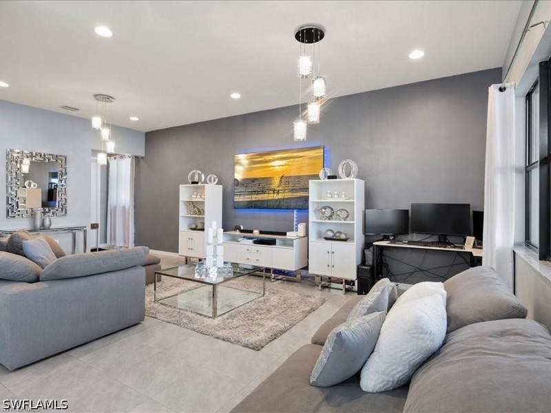 3 bedroom SingleFamilyResidence at 8812 Madrid Cir, Fronterra, Naples — photo 3