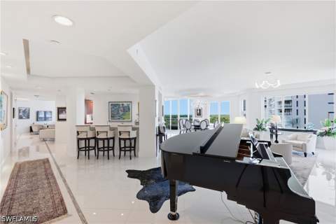 13675 Vanderbilt Dr 810, Naples FL - photo 15 of 38