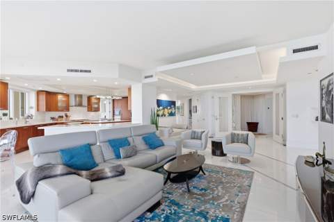 13675 Vanderbilt Dr 810, Naples FL - photo 6 of 38