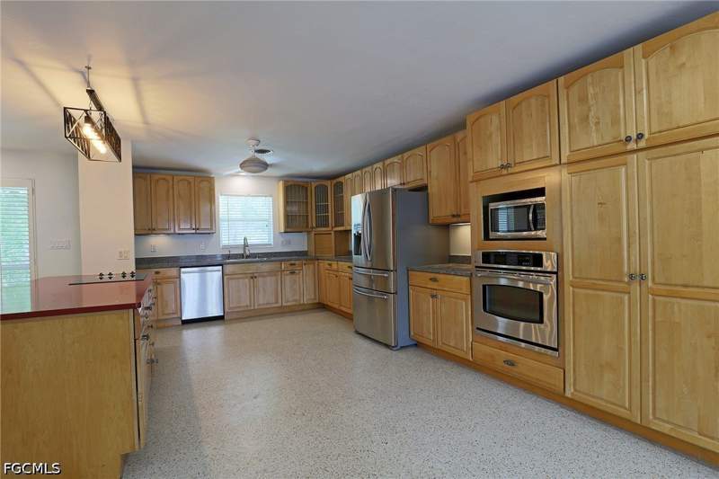 3 bedroom SingleFamilyResidence at 1353 Stadler Dr, Seminole Estates, Fort Myers — photo 3