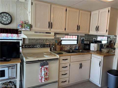 9 Jade Dr, Naples FL - photo 16 of 46