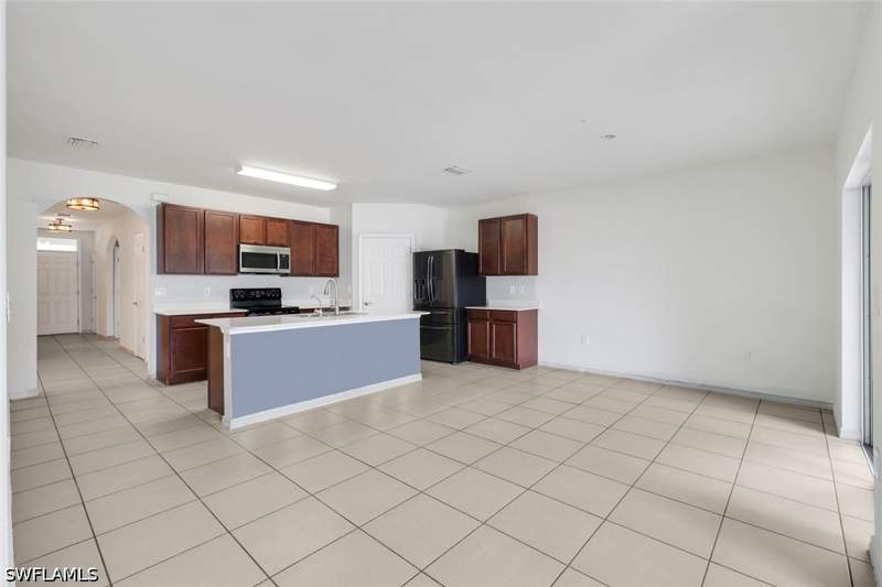 4 bedroom SingleFamilyResidence at 8117 Sandpiper Rd, San Carlos Park, Fort Myers — photo 3