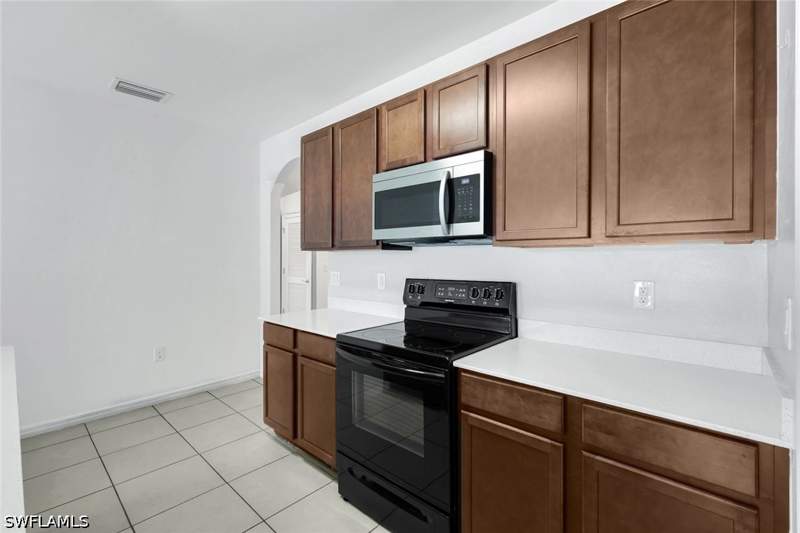 4 bedroom SingleFamilyResidence at 8117 Sandpiper Rd, San Carlos Park, Fort Myers — photo 5