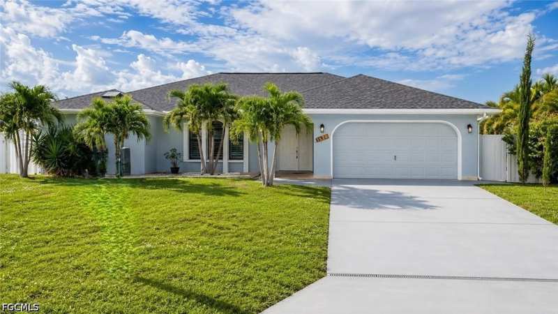 3 bedroom SingleFamilyResidence at 1520 SE 20th Ct, Cape Coral, Cape Coral — photo 1