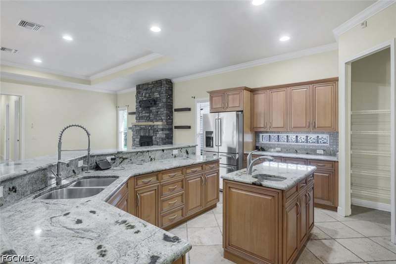 4 bedroom SingleFamilyResidence at 13760 Willow Bridge Dr, Willow Creek, North Fort Myers — photo 4