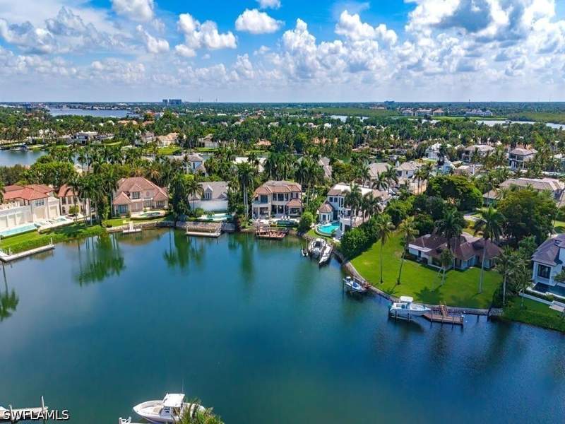 5 bedroom SingleFamilyResidence at 3100 Rum Row, Port Royal, Naples — photo 4