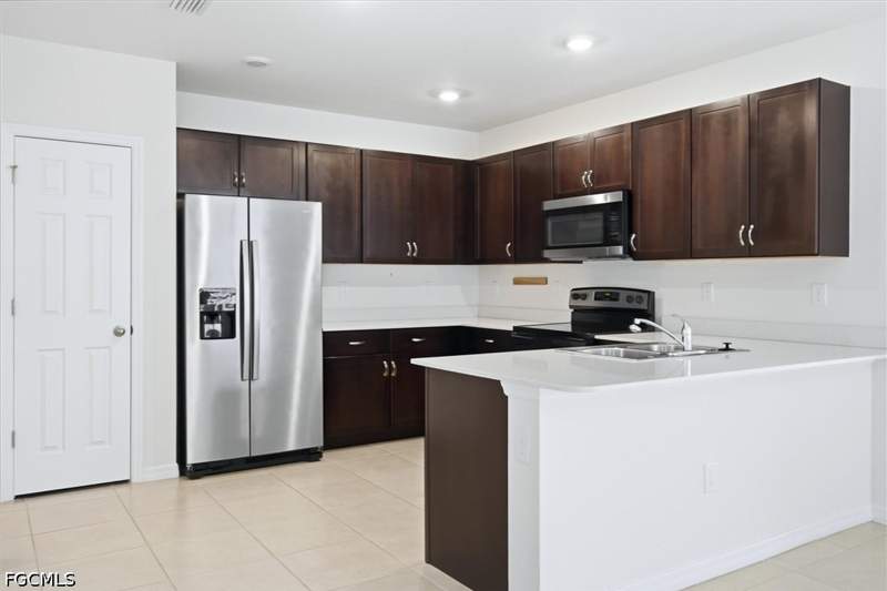 2 bedroom Attached at 20530 Plumwood Loop, Magnolia Landing, North Fort Myers — photo 3