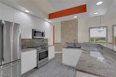 8596 Southwind Bay Cir, Fort Myers FL - photo 10 of 36