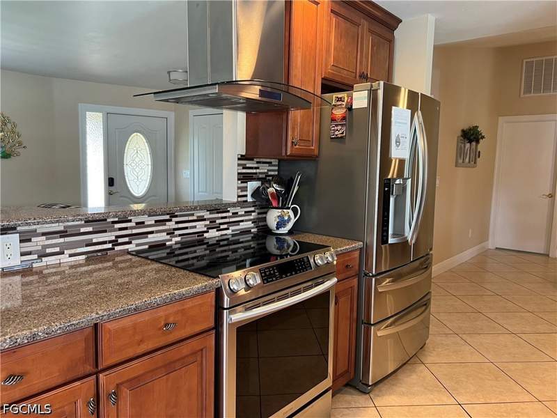 3 bedroom SingleFamilyResidence at 1124 SE 29th St, Cape Coral, Cape Coral — photo 3
